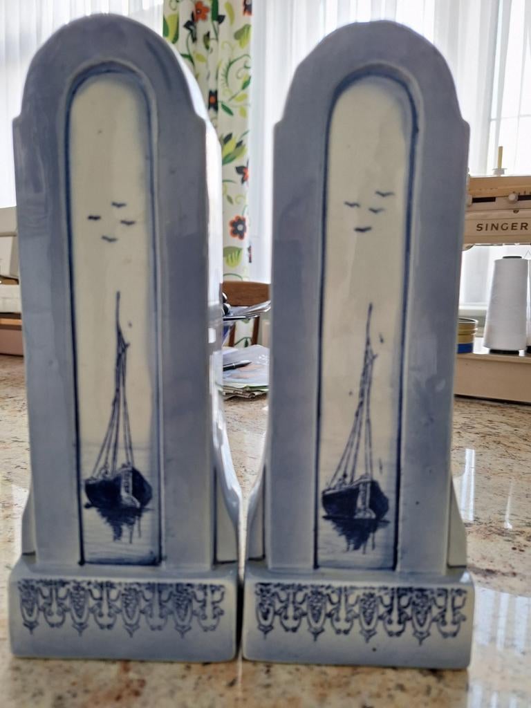 2 Blauwe postuurkes met bootje antiek, Antiek en Kunst, Ophalen of Verzenden