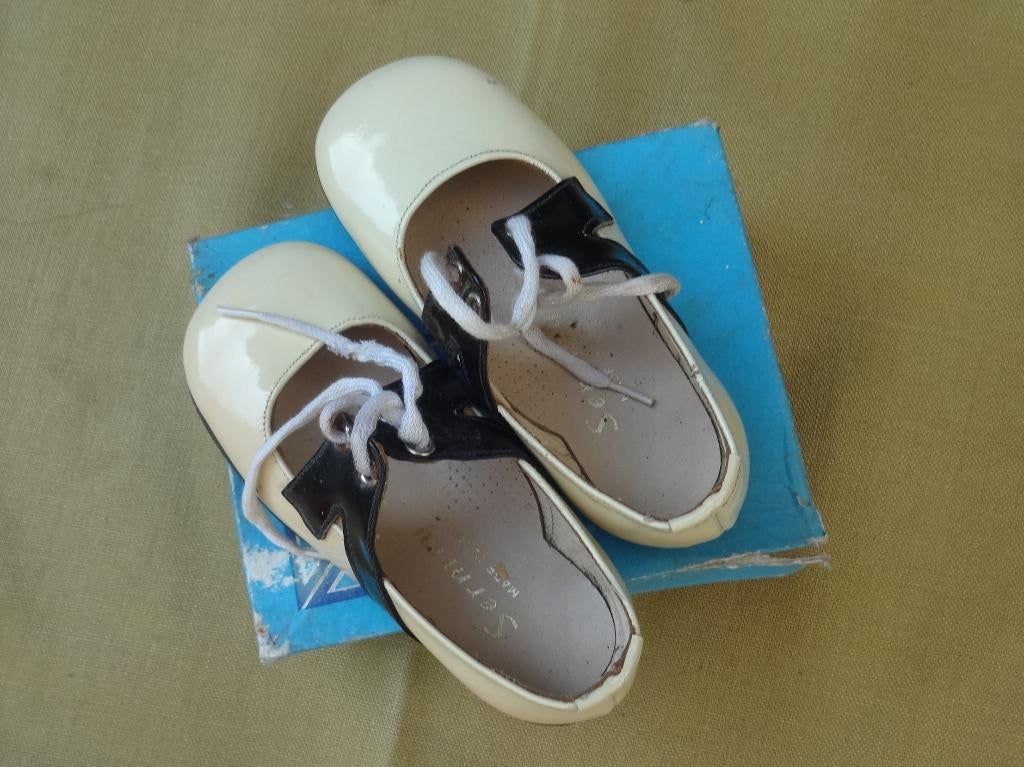 chaussures rétro pour enfants, Antiquités & Art, Enlèvement ou Envoi