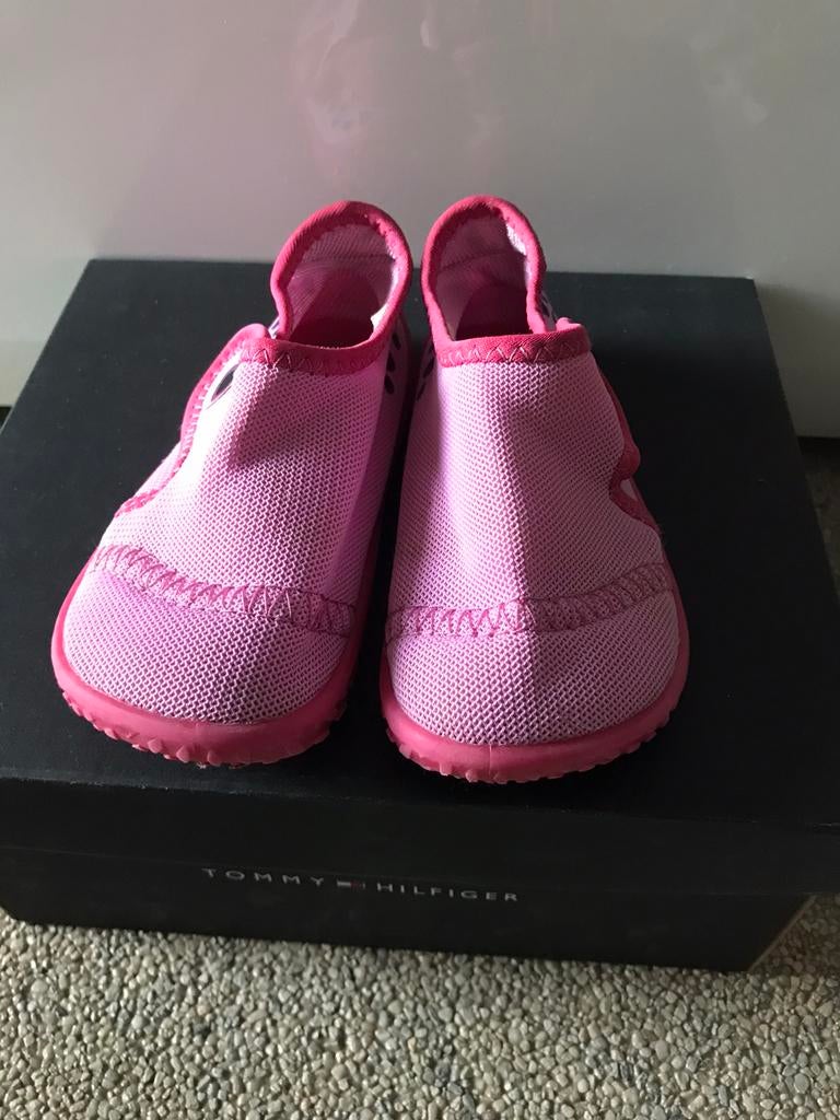 Te koop zwemschoenen, Kinderen en Baby's, Meisje, Sportschoenen, Ophalen of Verzenden, Zo goed als nieuw