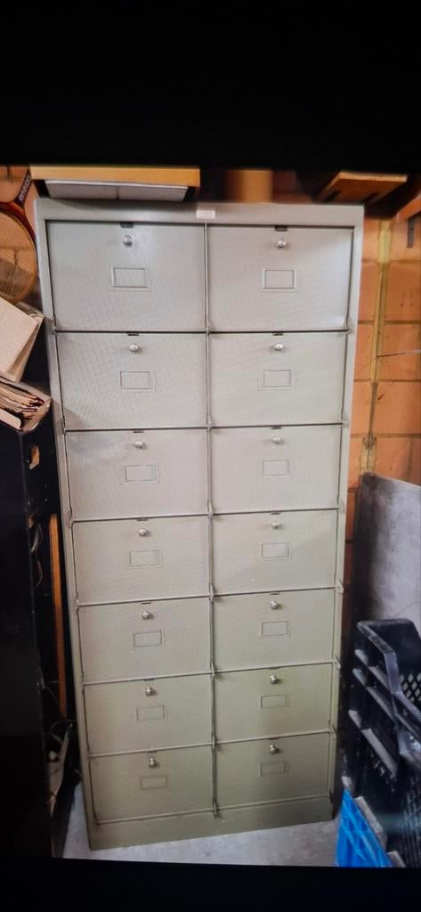 Armoire industrielle à casiers Lechat Bruxelles