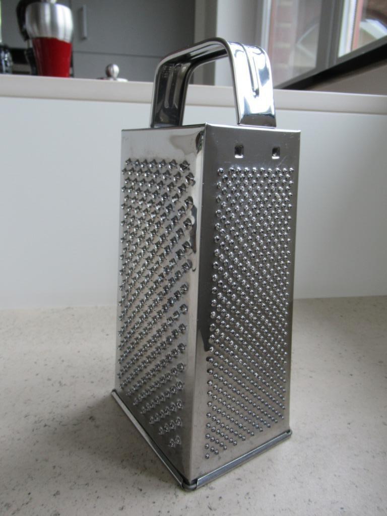 rasp-multifunctionele rasp-vierzijdig-INOX-RVS-NIEUWSTAAT, Huis en Inrichting, Keuken | Bestek, Zo goed als nieuw, Ophalen of Verzenden