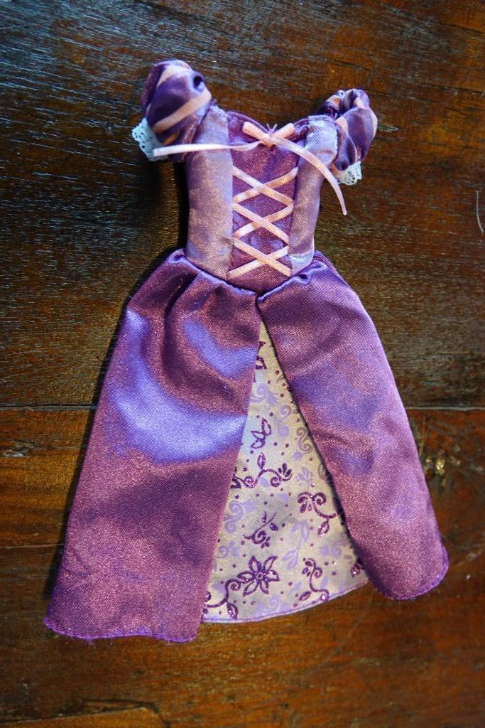 Dirndl jurk voor Barbie of Steffi, Kinderen en Baby's, Ophalen of Verzenden, Gebruikt, Barbie