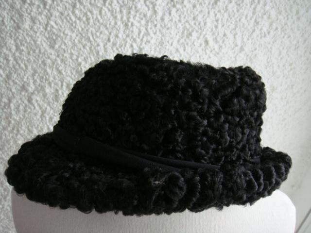 Chapeau "Fourrure". Astrakan noir. Vintage, Autre, Envoi, Porté, Chapeau