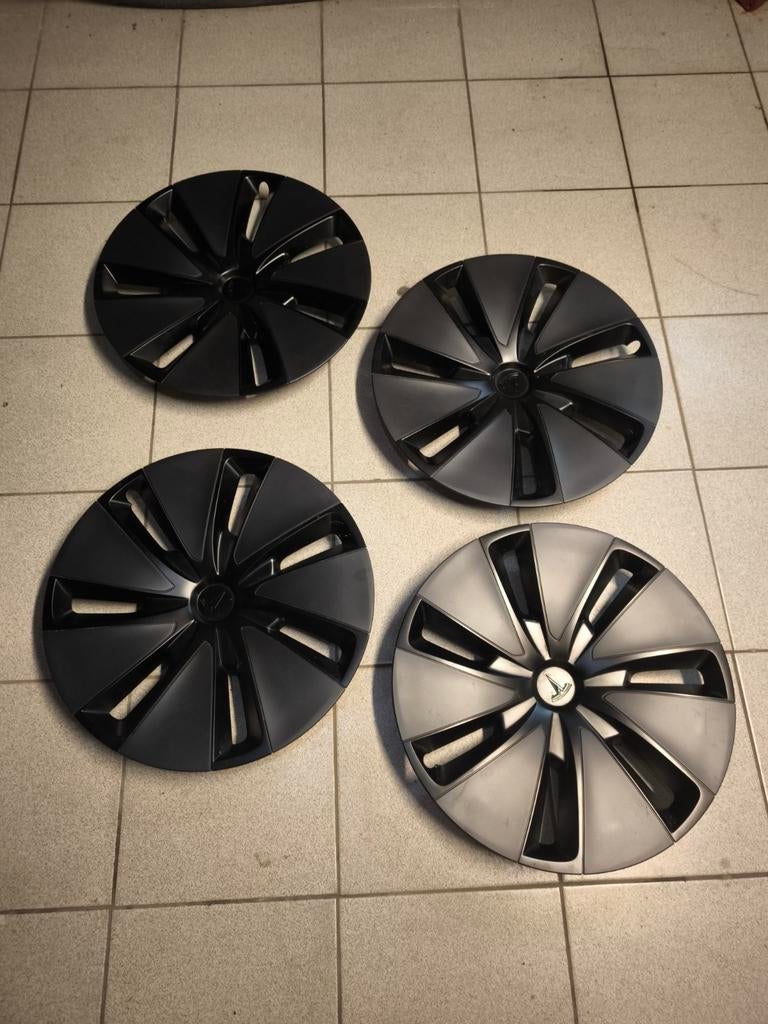 Enjoliveur Tesla 18 pouces highline + pièces Tesla model 3, Autos, Particulier, Achat