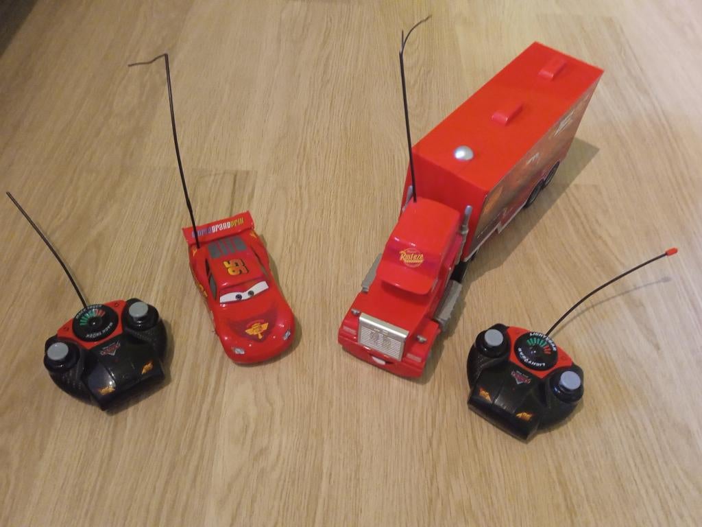 Lightning McQueen en de truck (beide met afstandbediening), Ophalen of Verzenden, Zo goed als nieuw