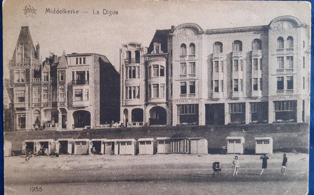 Carte postale MIDDELKERKE la digue ZEEDIJK, Enlèvement ou Envoi