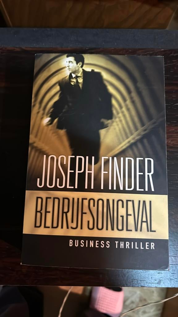 Joseph Finder - Midprice, Joseph Finder, Ophalen of Verzenden, Zo goed als nieuw