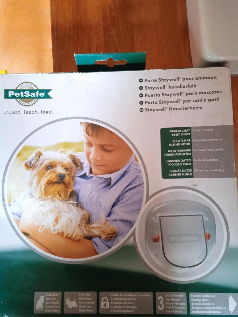 Kattenluik PetSafe Staywell Nieuw!, Dieren en Toebehoren, Ophalen of Verzenden, Zo goed als nieuw