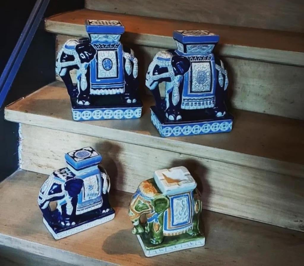 Eléphant en céramique bleue ou verte en guise de serre-livre, Antiquités & Art, Enlèvement ou Envoi