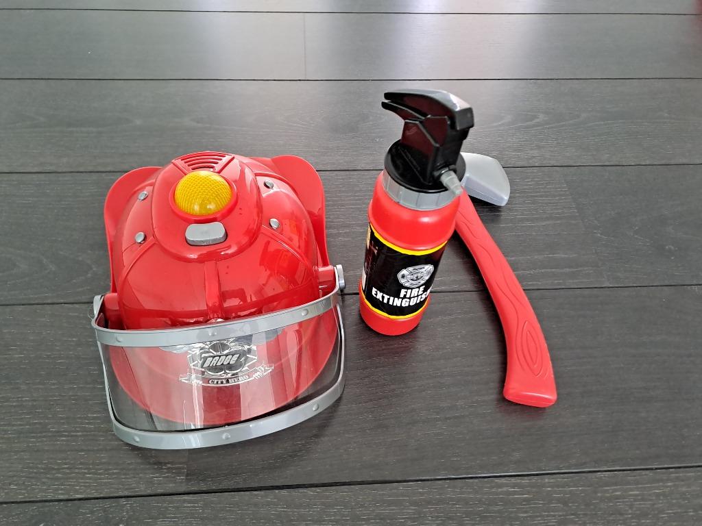 Brandweerhelm met zwaard en brandblusser, Ophalen, Gebruikt, Jongen