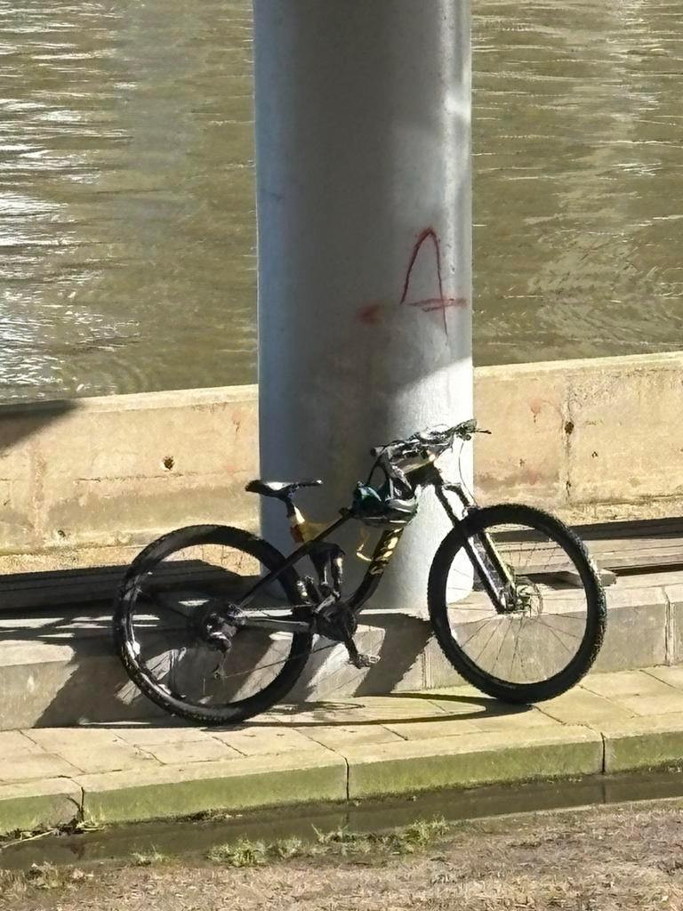 Canyon neuron full suspension MOET WEG, Fietsen en Brommers, Fietsen | Mountainbikes en ATB, Ophalen, Zo goed als nieuw