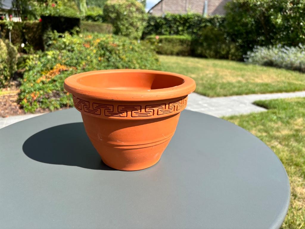 Bloempot in terracotta meander 20 cm, Ophalen, Zo goed als nieuw, Terracotta