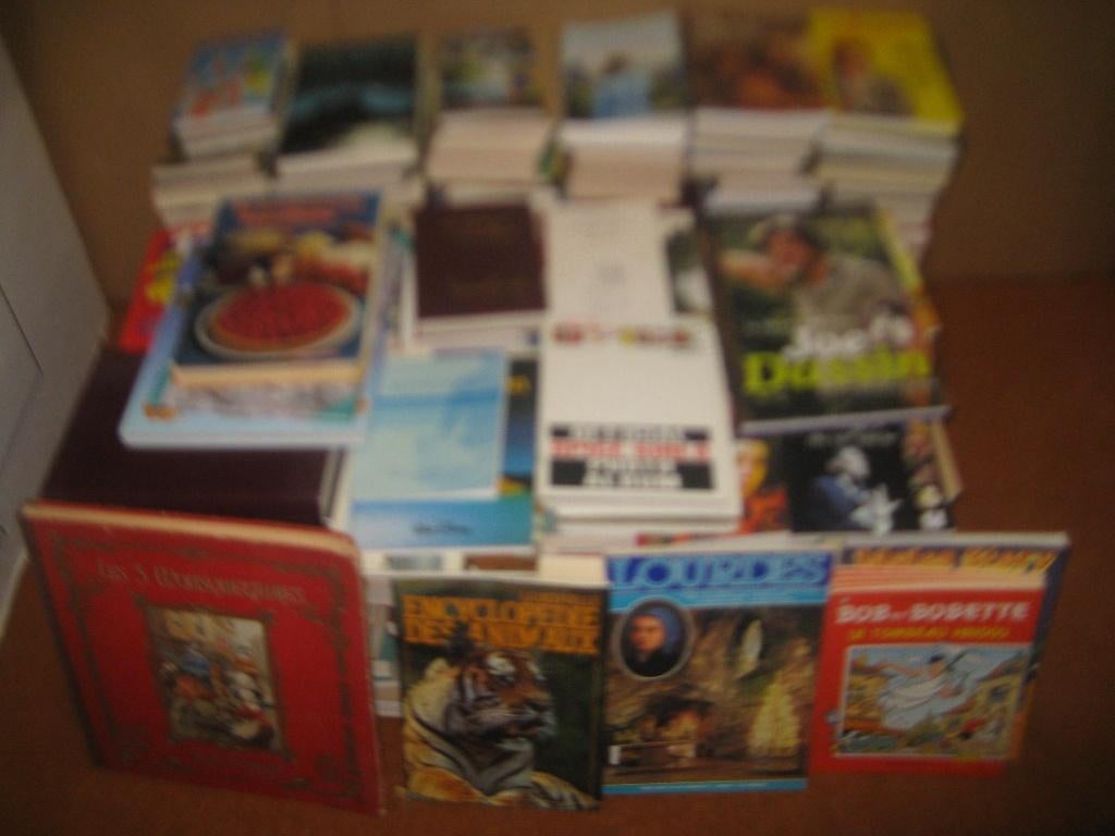 Boeken en Frans. (40): Atlas - dieren - zangers - Strip .., Boeken, Ophalen of Verzenden, Zo goed als nieuw, Divers auteurs