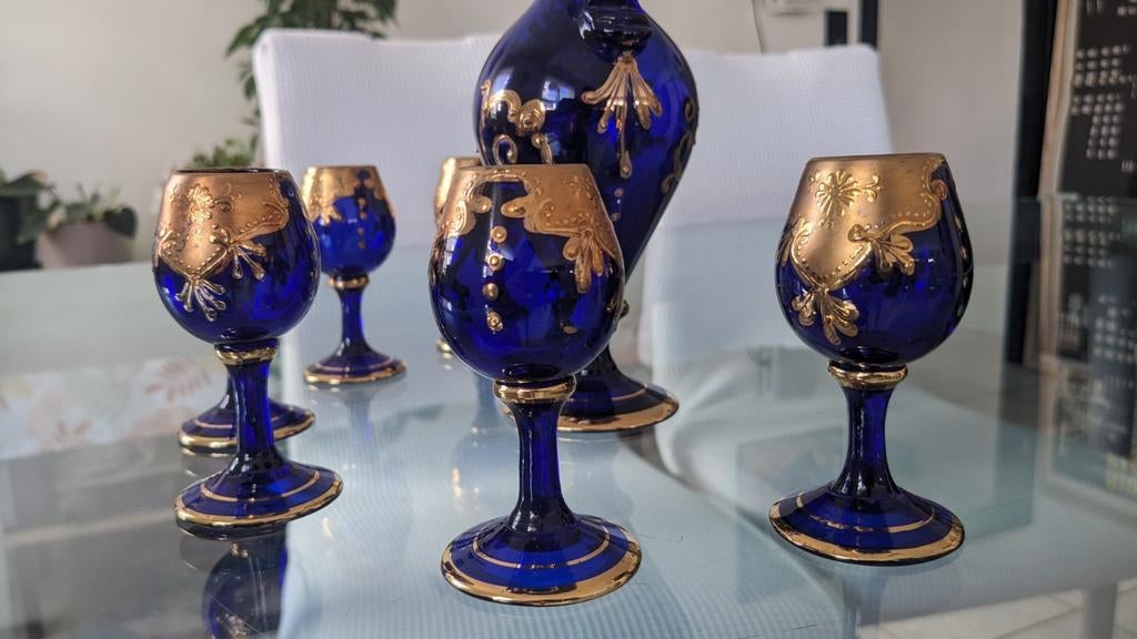 Carafe avec verres style vénitien peint main bleu 7p., Maison & Meubles, Moins de 25 cm, Moins de 100 cm, Comme neuf, Enlèvement