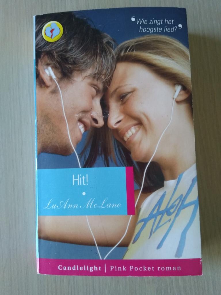 Candlelight Pink pocket roman 'Hit!', Boeken, Ophalen of Verzenden