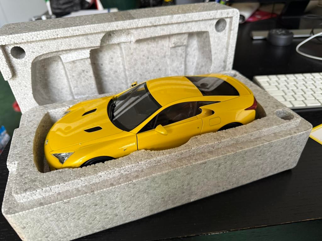 Lexus LFA 1:18 Autoart signatuur (collectie), Ophalen, Zo goed als nieuw, Auto, Autoart