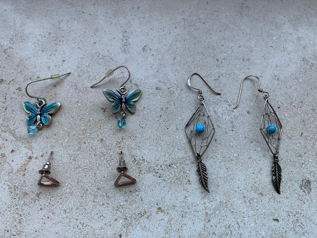 Ensemble de trois paires de boucles d'oreilles, Bijoux, Sacs & Beauté, Boucles d'oreilles, Enlèvement ou Envoi, Utilisé, Autres matériaux