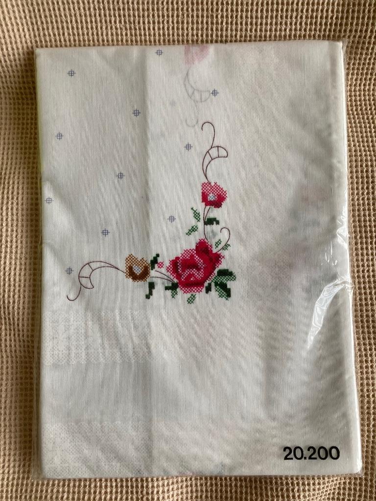 Nouveau : Nappe blanche et fleurie, Enlèvement ou Envoi, Neuf, Rectangle, Intérieur