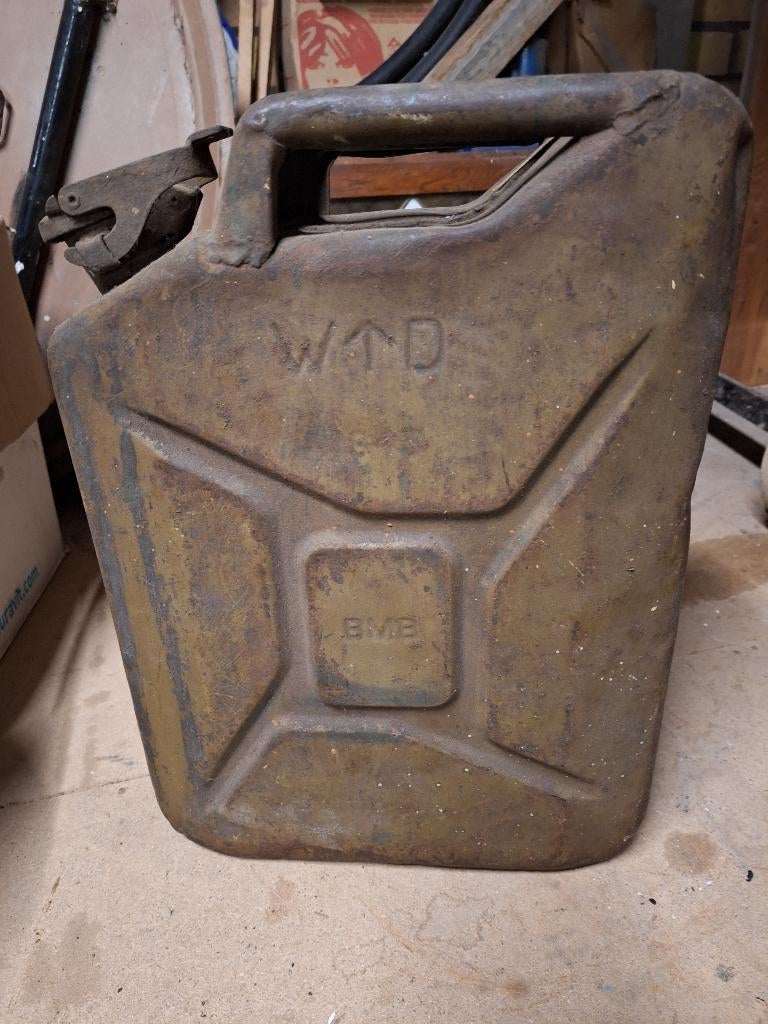 Authentieke metalen jerrycan, Ophalen