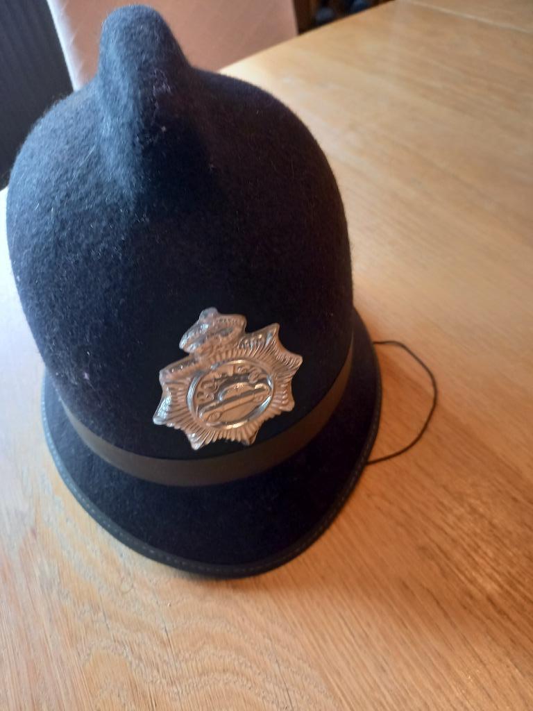 CHAPEAU DE BOBBY  IDEAL POUR CARNAVAL, Enlèvement, Porté, Taille 46/48 (XL) ou plus grande, Accessoires