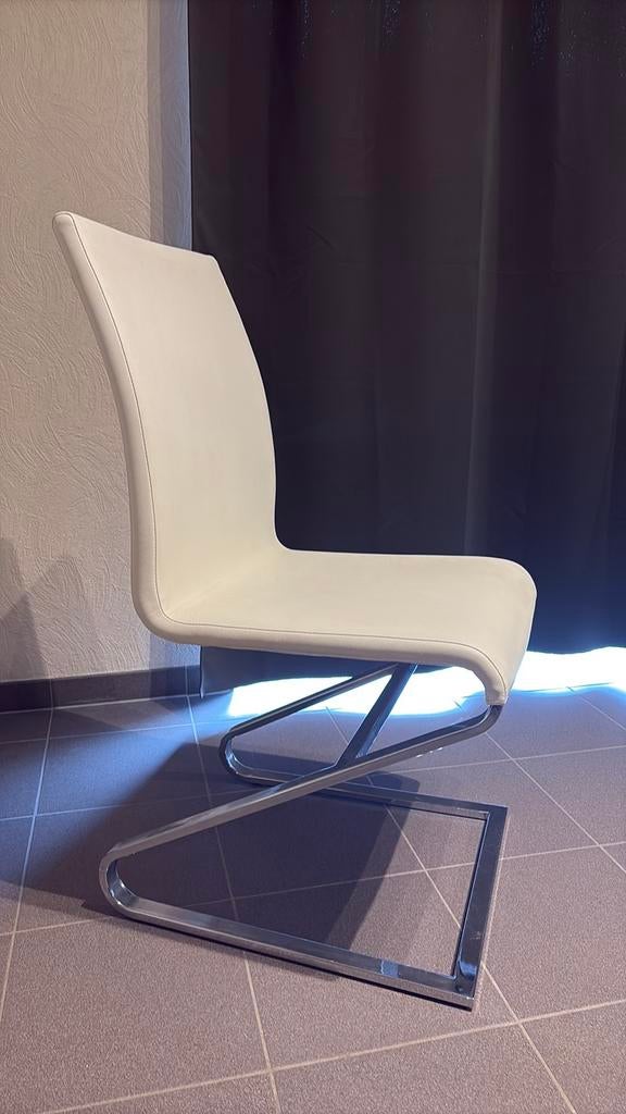 4 witte Stoelen, Maison & Meubles, Chaises, Klassiek, Comme neuf, Enlèvement, Cinq, Six Chaises ou plus