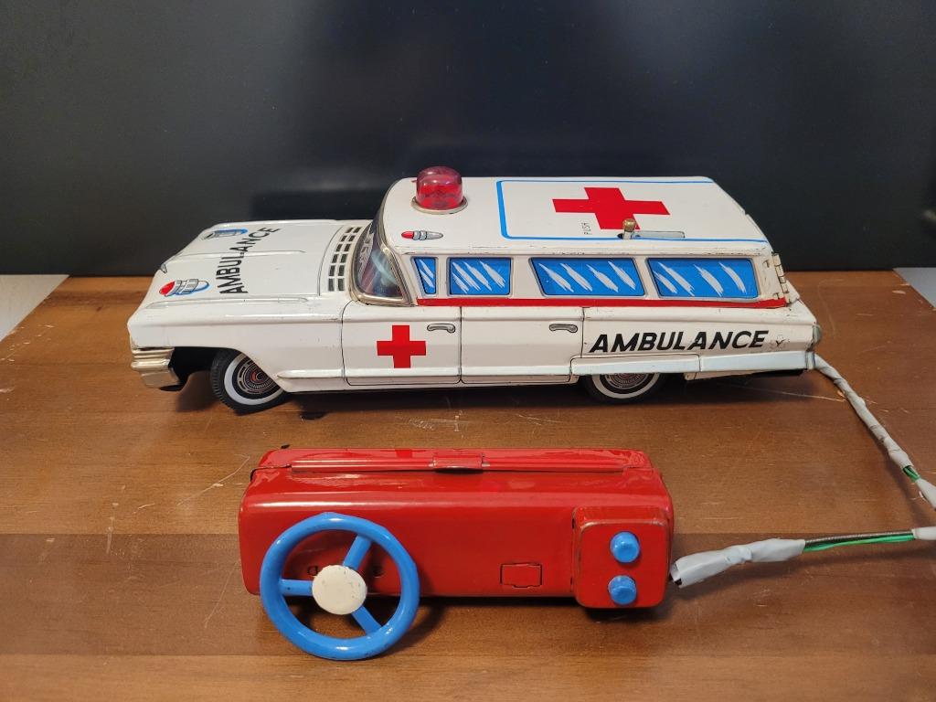 oud metalen speelgoed Yonezawa filogeleide ambulance, Antiek en Kunst, Ophalen of Verzenden