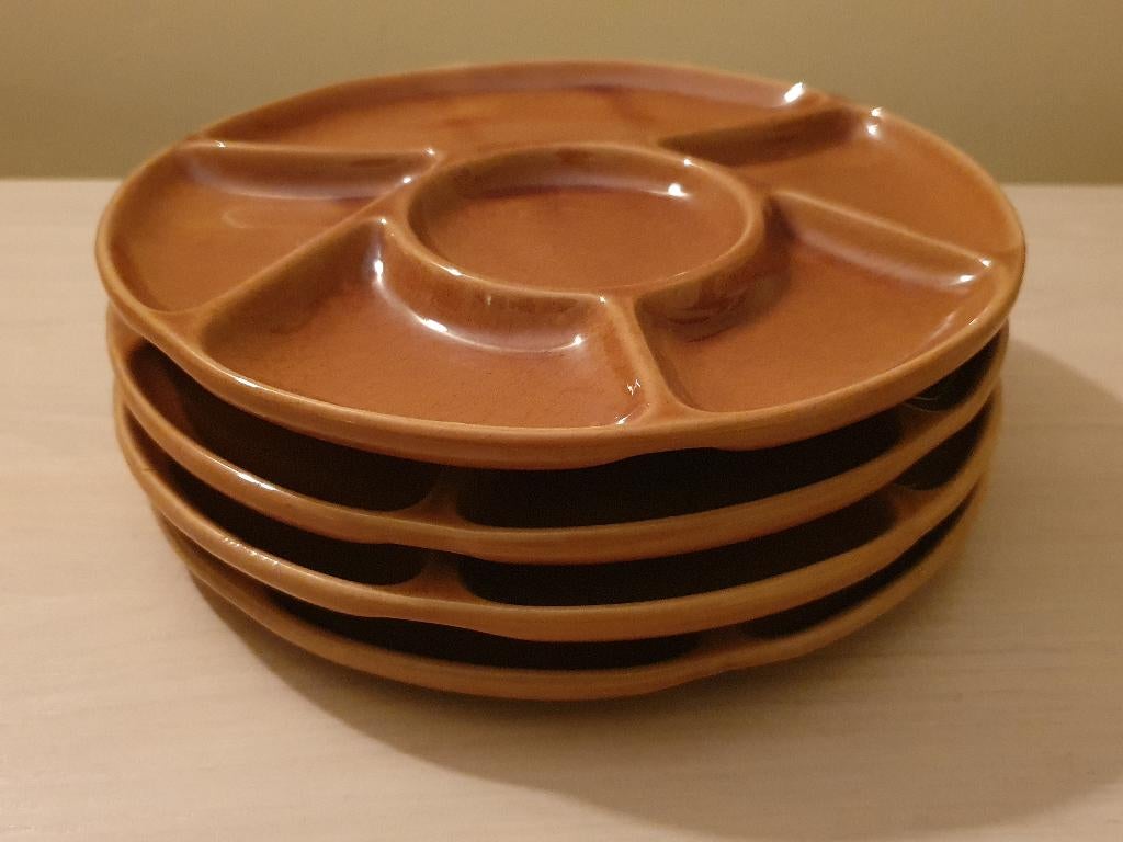 4 assiettes pour fondu, Enlèvement, Comme neuf, Assiettes(s)