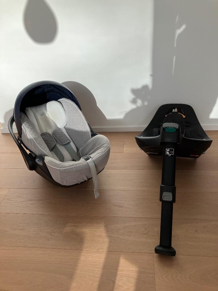 Cybex cloud Z i-size autostoel, basis en cover van First, Verstelbare rugleuning, Gebruikt, Isofix, 0 t/m 13 kg