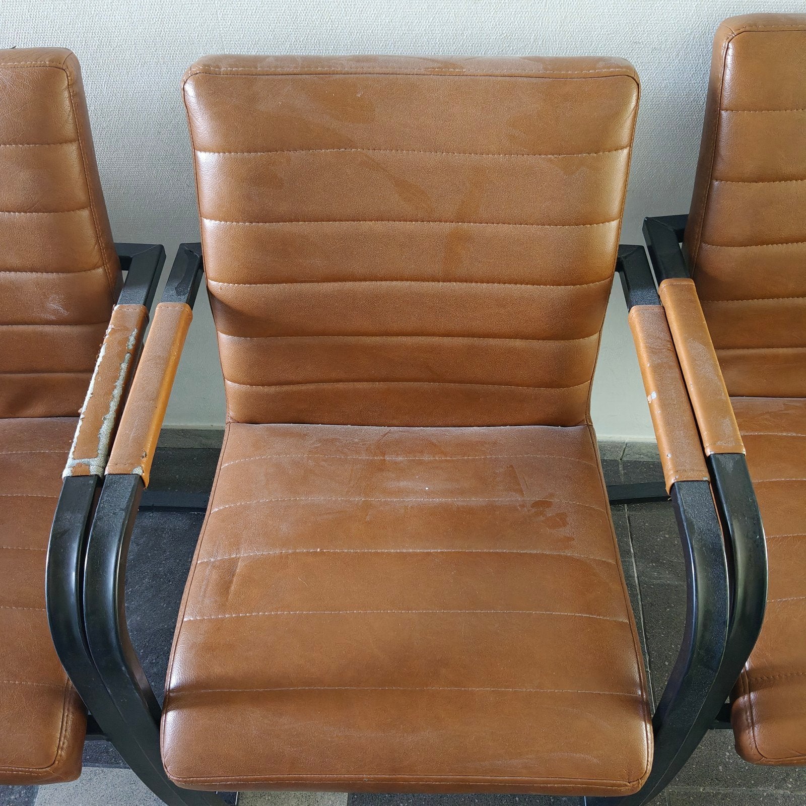 6 stoelen, Enlèvement