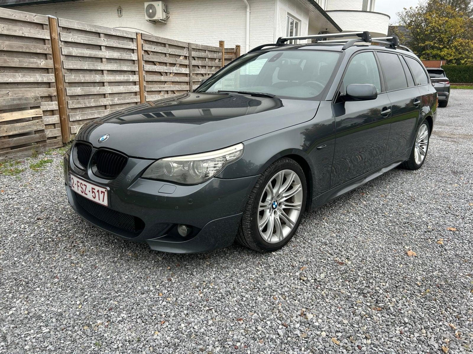 Bmw 523i touring, Autos, Cuir, Argent ou Gris, 2220 kg, Carnet d'entretien