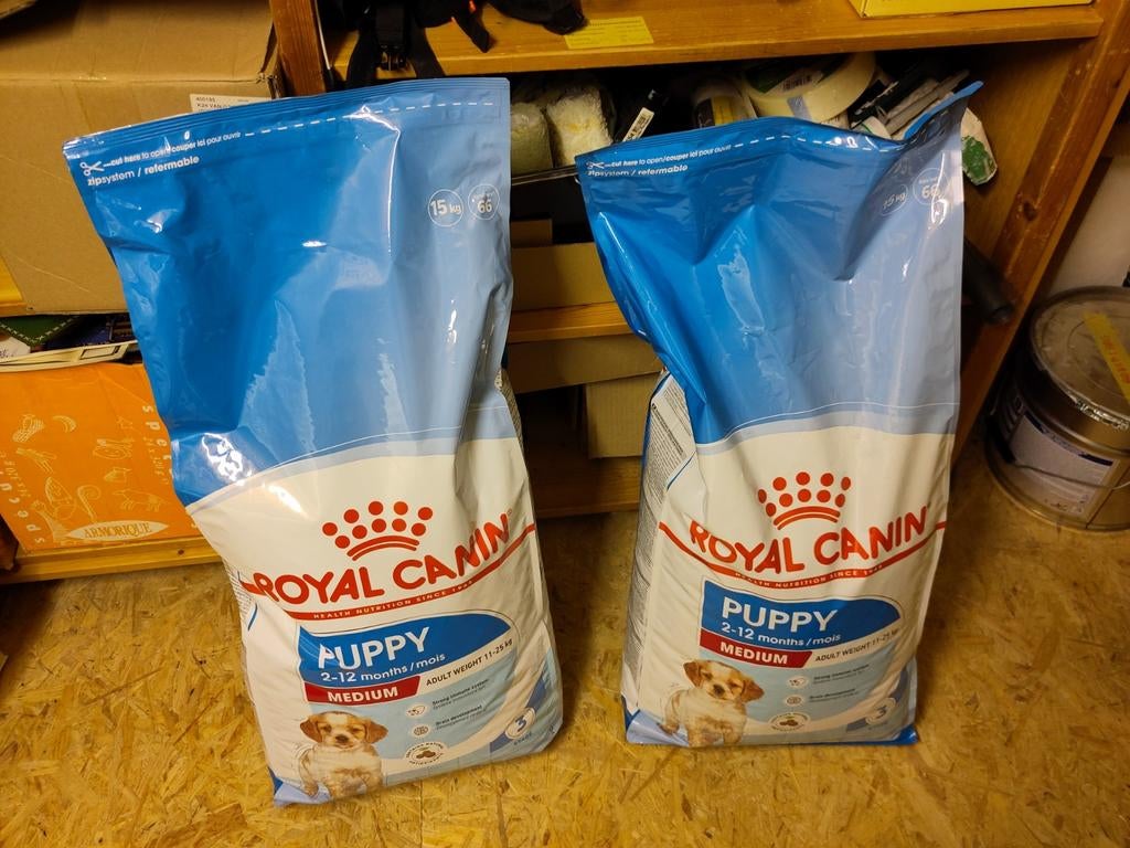 Droogvoer Royal Canin puppy medium, Dieren en Toebehoren, Ophalen