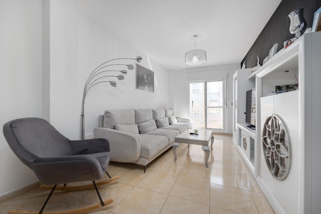 Ruim appartement met parkeerplaats in Torrevieja, Immo, Buitenland, Torrevieja, Spanje, 131 m², 3 kamers