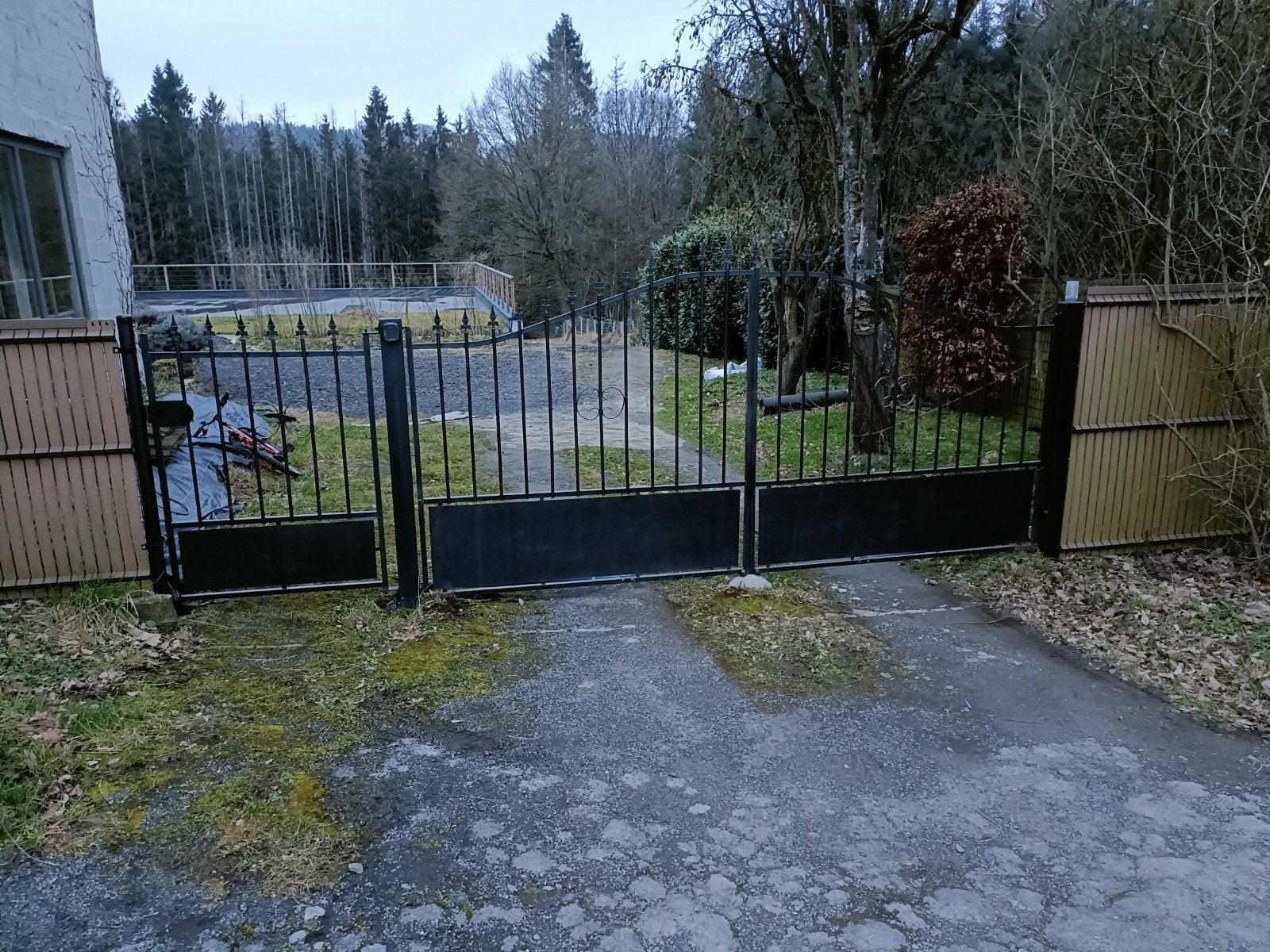 Barrière automatique 3,5m + portillon, Jardin & Terrasse, Clôtures de jardin, Enlèvement, Utilisé, Fer, Avec portail