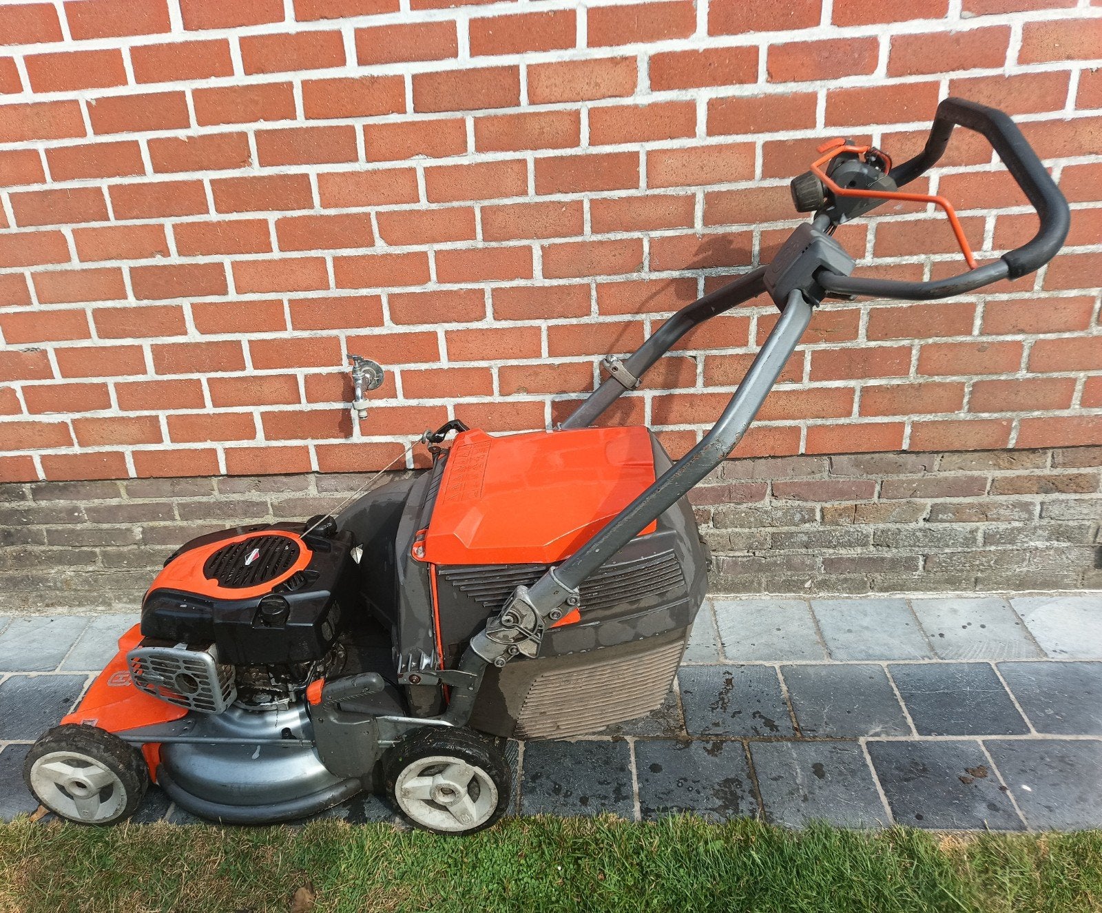 Husqvarna Benzine Grasmaaier LC 53 B e Comfort Cruise, Tondeuse rotative, Tondeuses à gazon à essence, Utilisé, Bac de ramassage