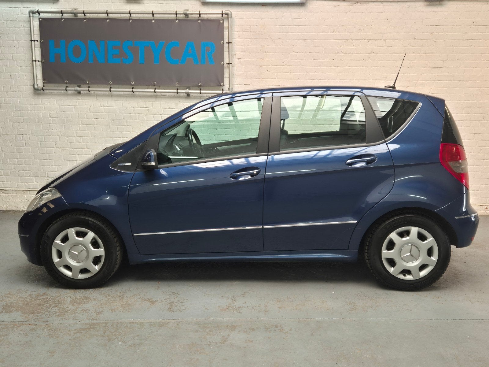 Mercedes A180 benzine Euro5 - Zeer mooie staat - Garantie, Monovolume, Zwart, 4 cilinders, Blauw