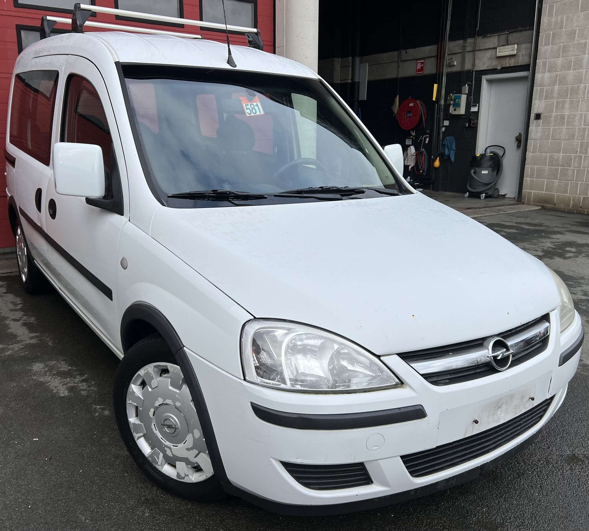 Opel Combo Tour 1.3 DT CDTi Essentia + 5 PLACES (bj 2005), Auto's, Opel, 4 deurs, Gebruikt, Zwart, 4 cilinders