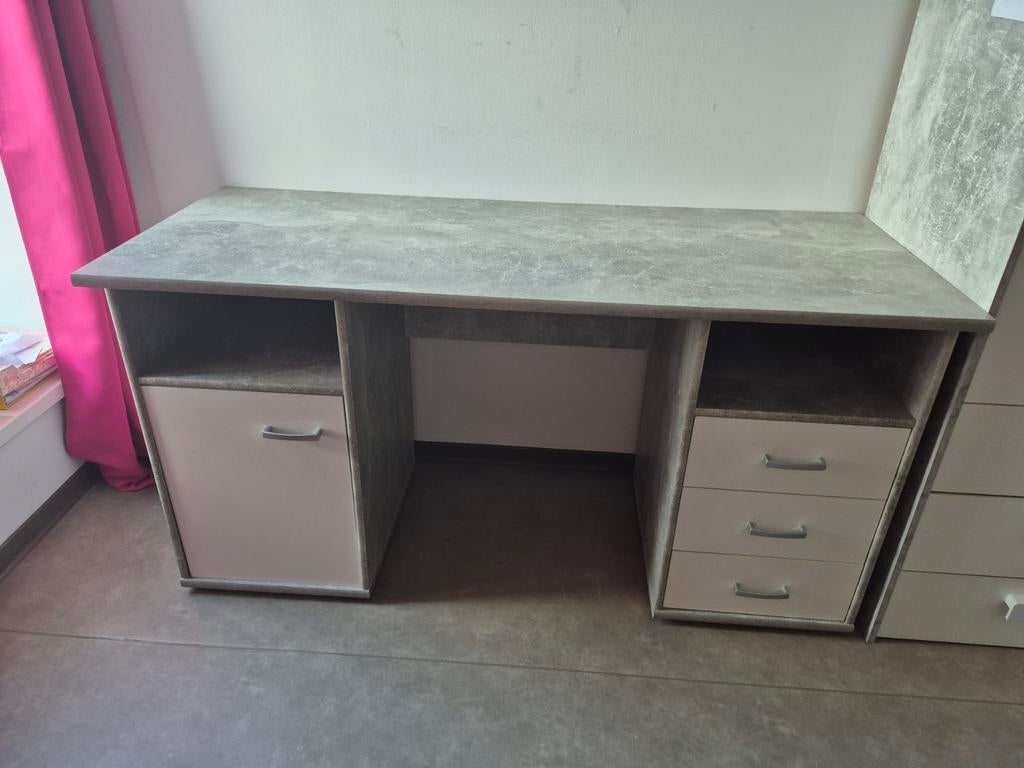Bureau + chaise, Enlèvement