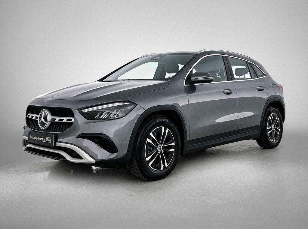 Mercedes-Benz GLA-klasse 180 Essential Line Verwarmde Zetels, Stof, Gebruikt, Zwart, 4 cilinders