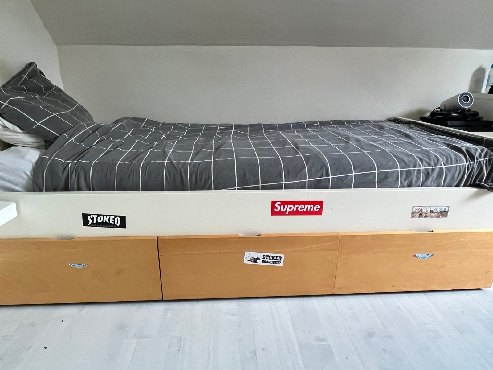 Sterk en goed bed met sterke lattenbodem en opberglades, Huis en Inrichting, Ophalen, Gebruikt, 90 cm, Eenpersoons