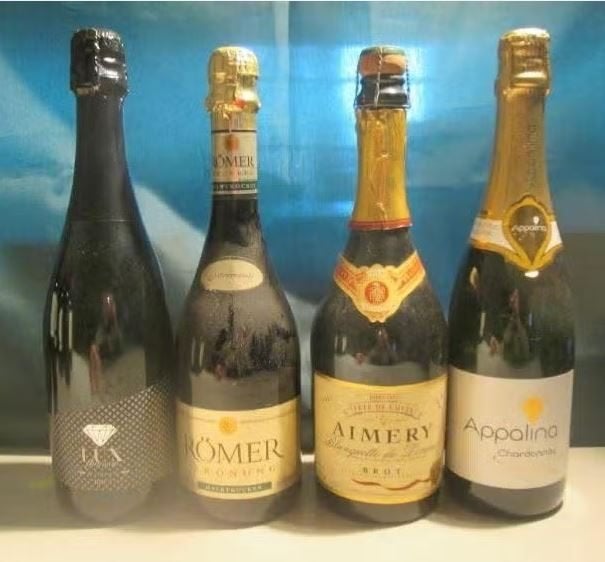 4 vins mousseux différents, Collections, Vins, Enlèvement ou Envoi, Comme neuf, Autres types, Pleine