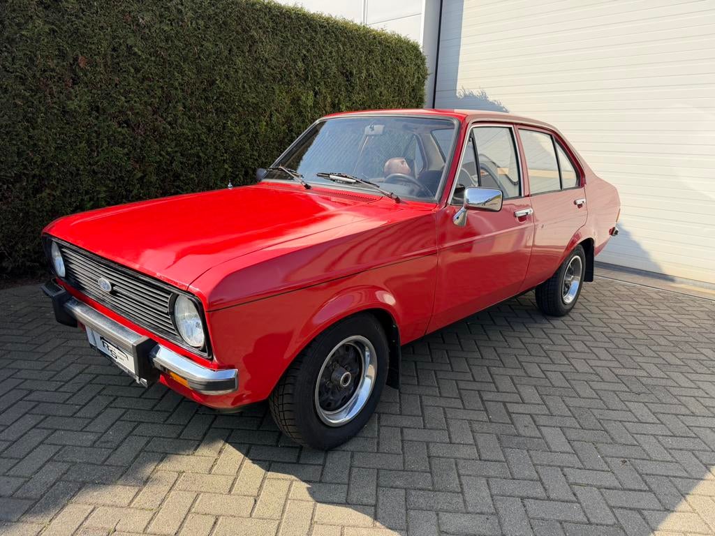 Ford Escort MK2 1300 Ghia, Auto's, Ford, Particulier, Escort, Benzine, Stadsauto, 4 deurs, Automaat, Rood, Beige, Stof, Achterwielaandrijving