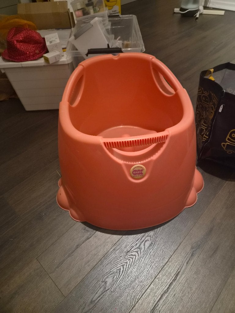 OKBABY babybadje in koraal/oranje – comfortabel en stevigl, Kinderen en Baby's, Badjes en Verzorging, Ophalen, Gebruikt, Badje