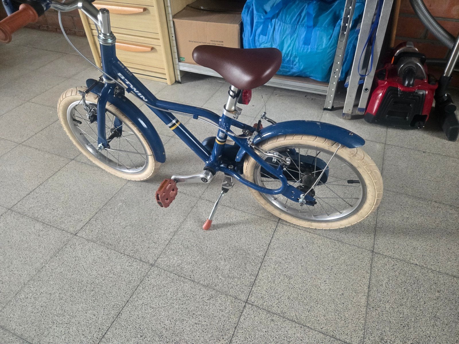 Fietsje 16inch b twin city 900, Ophalen, Velgrem, Aluminium, Zo goed als nieuw