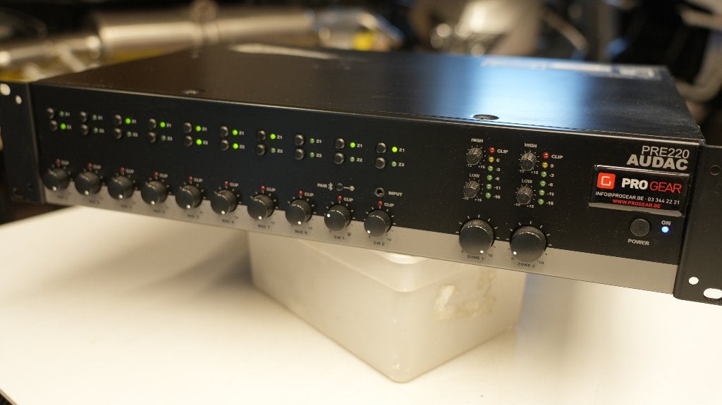 AUDAC PRE-220 Voorversterker 2 zones, TV, Hi-fi & Vidéo, Enlèvement ou Envoi, Comme neuf, Autres systèmes
