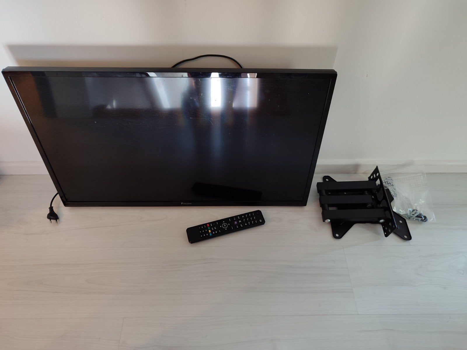 TV flatscreen LCD Princeton 80 cm scherm televisie hang, Ophalen, LCD