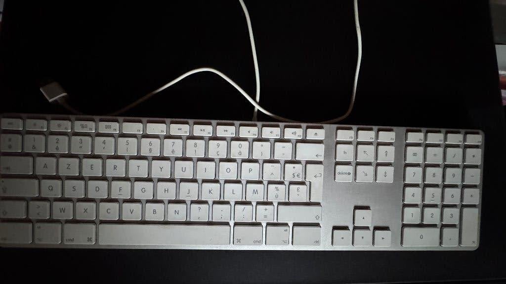 Apple bedraad toetsenbord met numeriek klavier, Computers en Software, Ophalen, Numeriek, Zo goed als nieuw, Apple