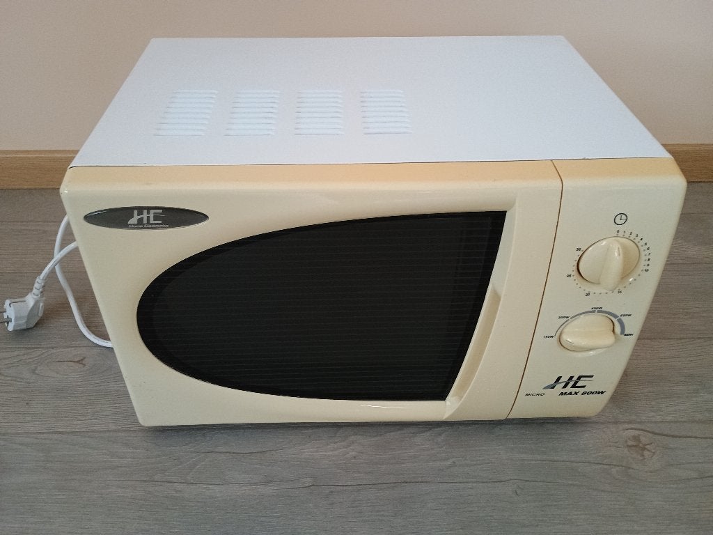 witte microgolfoven HC 800 watt, Elektronische apparatuur, Microgolfovens, Ophalen, Microgolfoven, Zo goed als nieuw, Draaiplateau