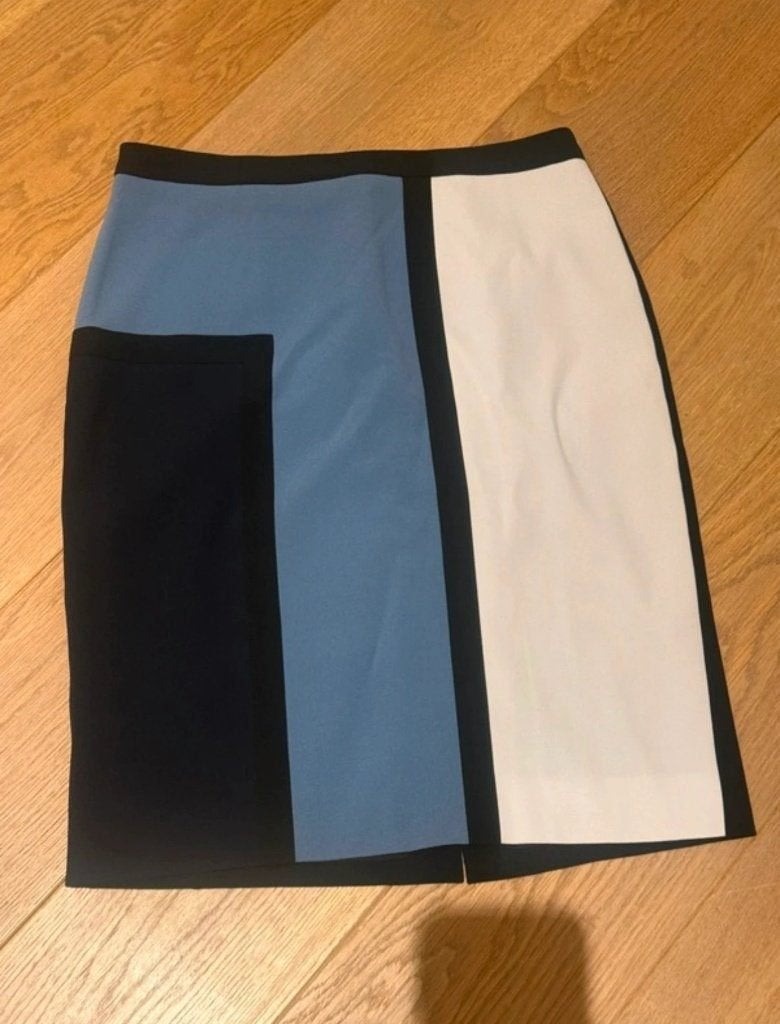 Jupe droite Paule Ka color-block noir bleu ciel écru T42, Vêtements | Femmes, Taille 42/44 (L), Comme neuf, Enlèvement ou Envoi