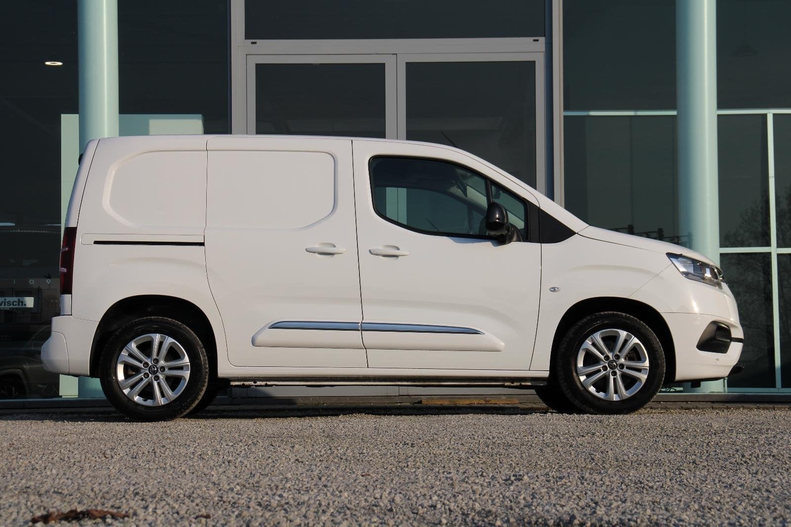 Toyota PROACE CITY 1.2 active aut swb 4d 96kw (bj 2021), Auto's, Voorwielaandrijving, Stof, Gebruikt, Euro 6