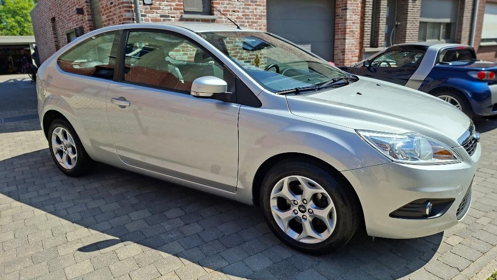 FORD FOCUS 1.4 2008 43 000 KM CLIMA. EXCELLENT ÉTAT ! !, Autos, Focus, Argent ou Gris, Boîte manuelle, Entretenue par le concessionnaire